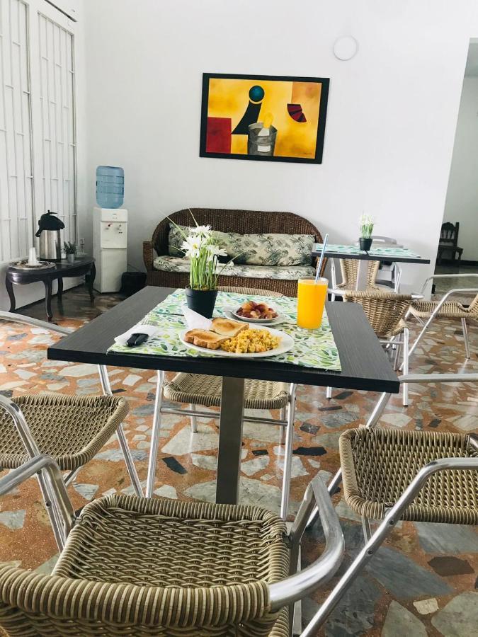 Hotel Maceo ميلغار المظهر الخارجي الصورة