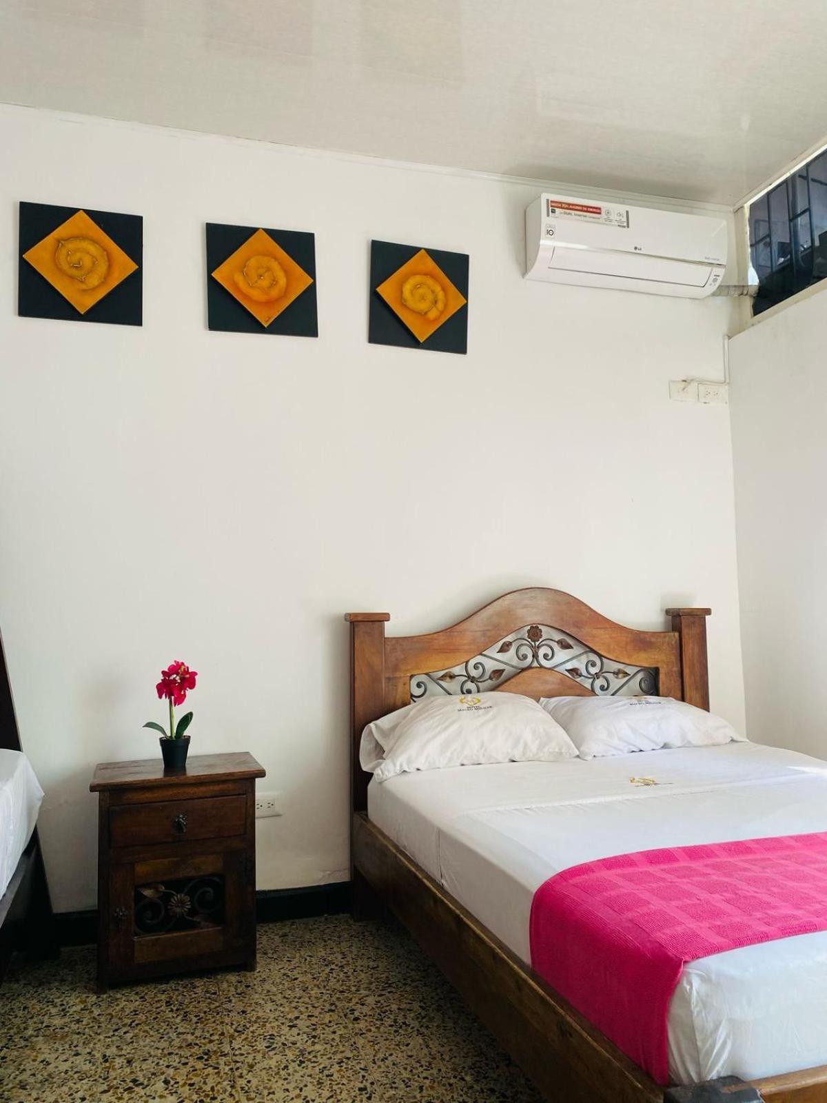 Hotel Maceo ميلغار المظهر الخارجي الصورة